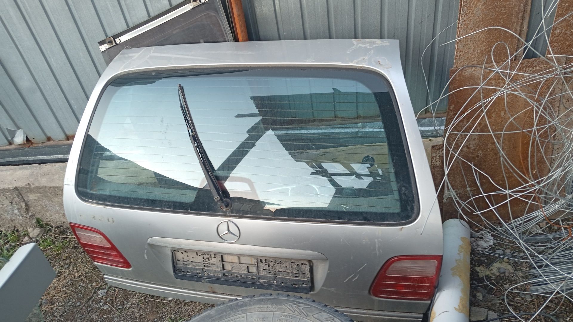 Мерс 320 багажник