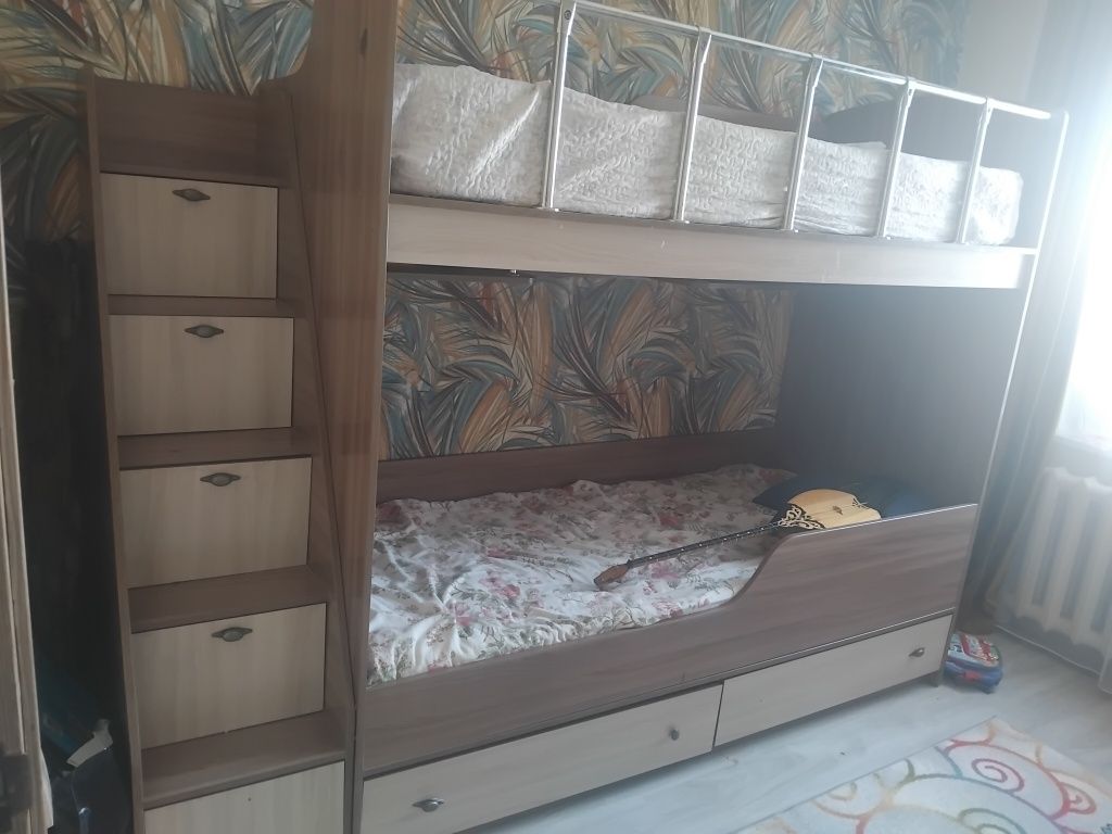 Кровать двухъярусная