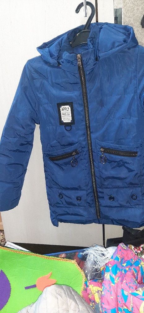 продам ветровку на дев