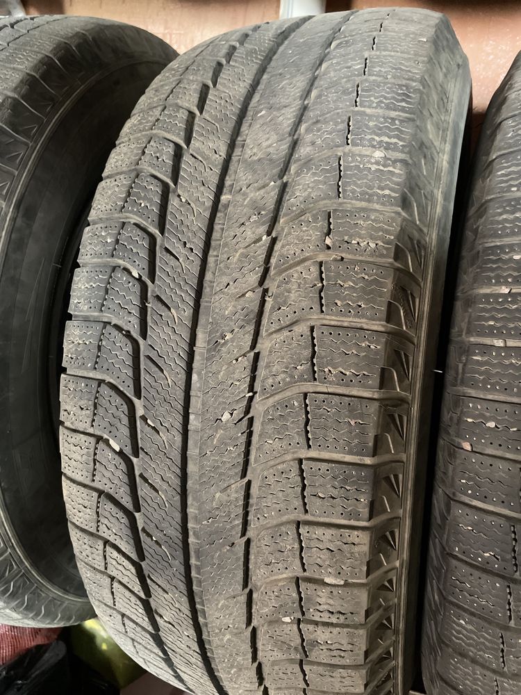 Продам комплект зимних шин 285 60 R18