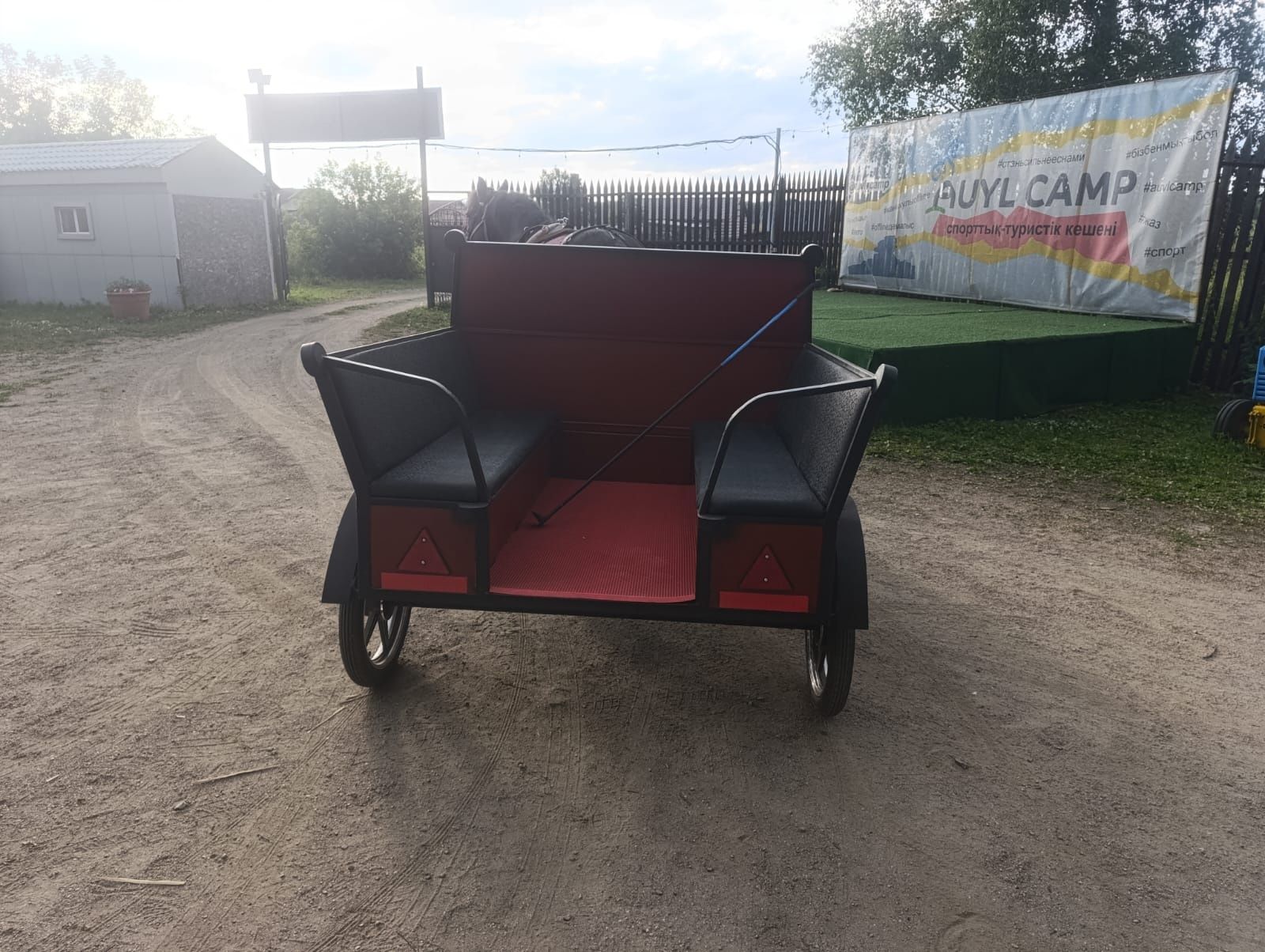 Продам жеребец+ экипаж.