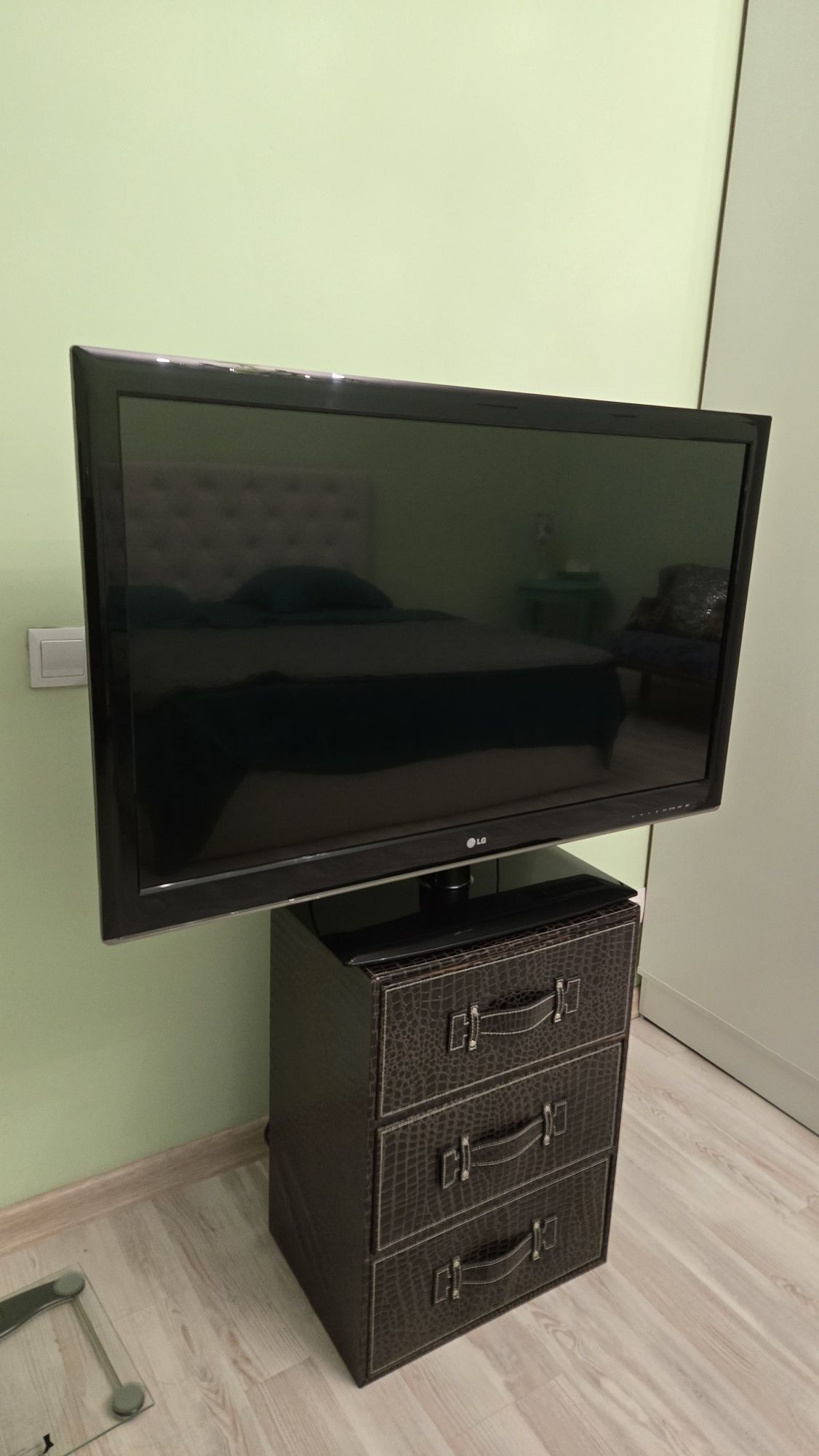 Продам плазменный телевизор LG