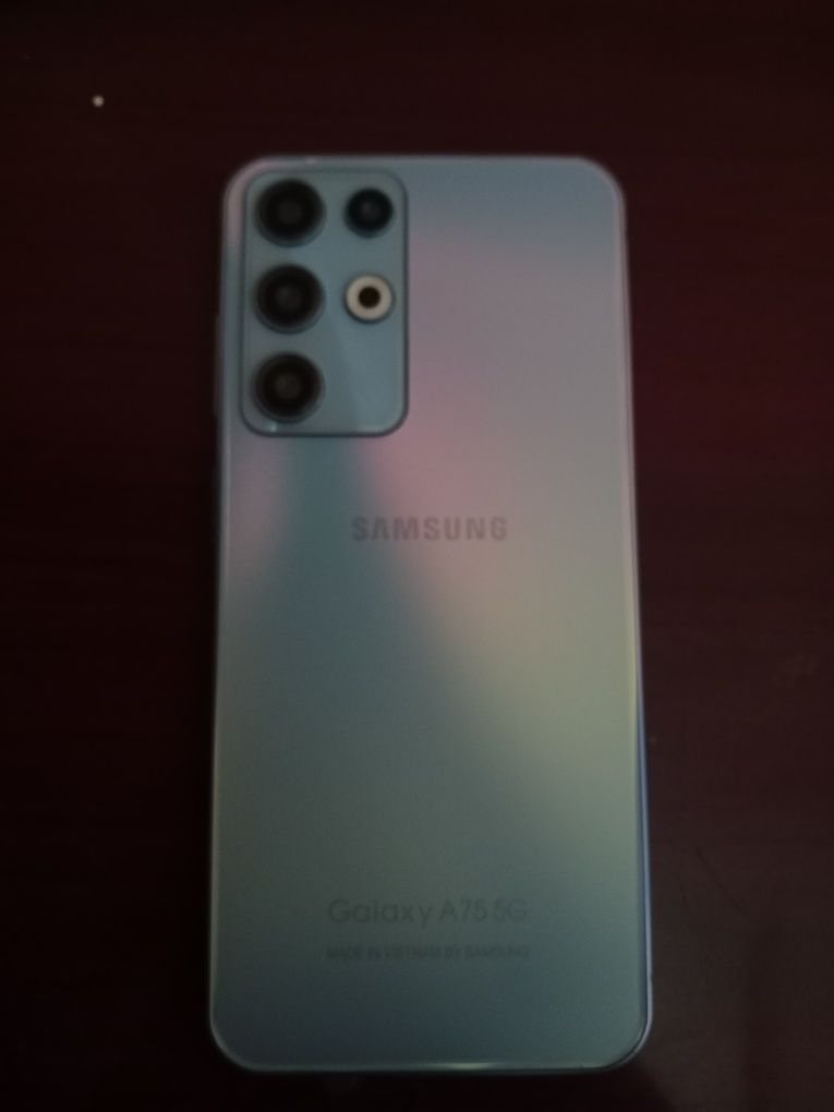Продам телефон Galaxy A75 новый
