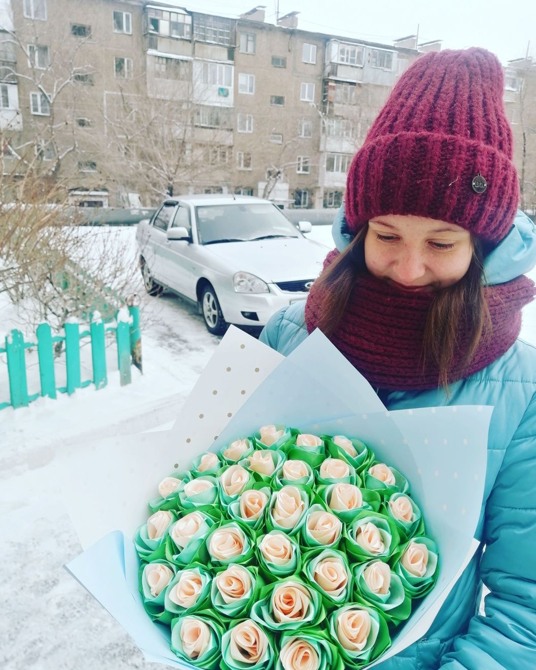 Цветы для подарка из атласной ленты