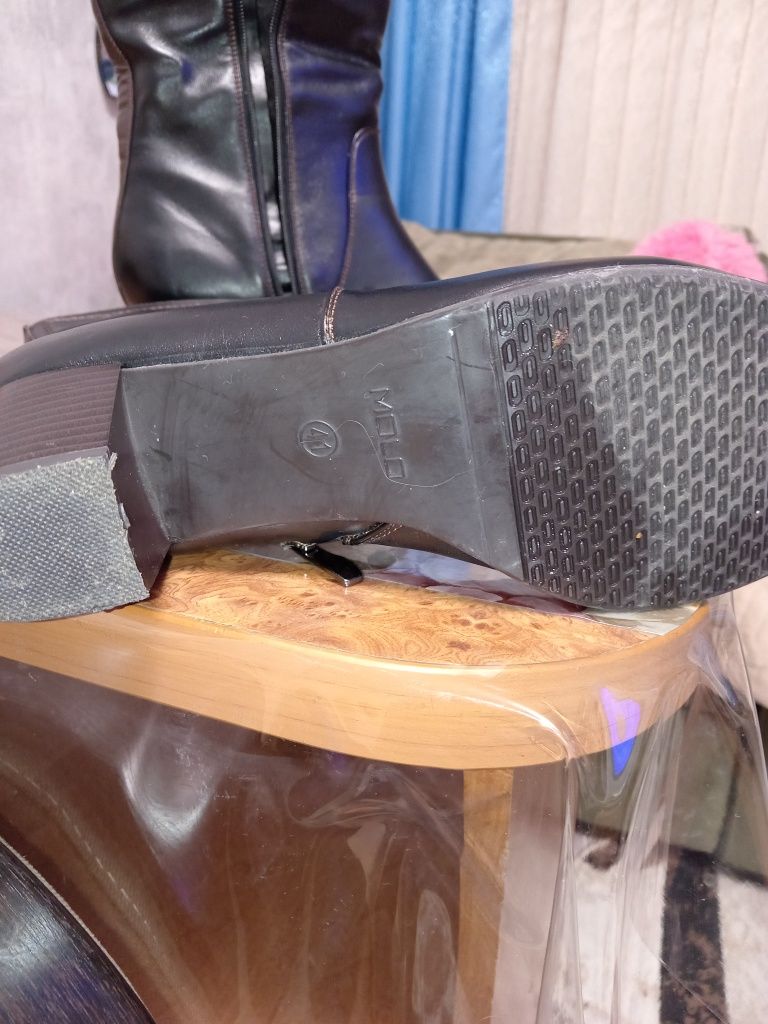 Продам осенние сапоги 41р.большимеры
