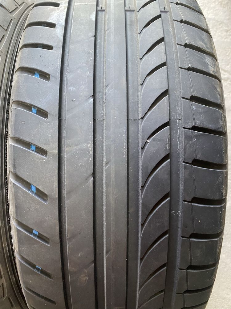 Пара Летние Шины 235/55/17 Dunlop.