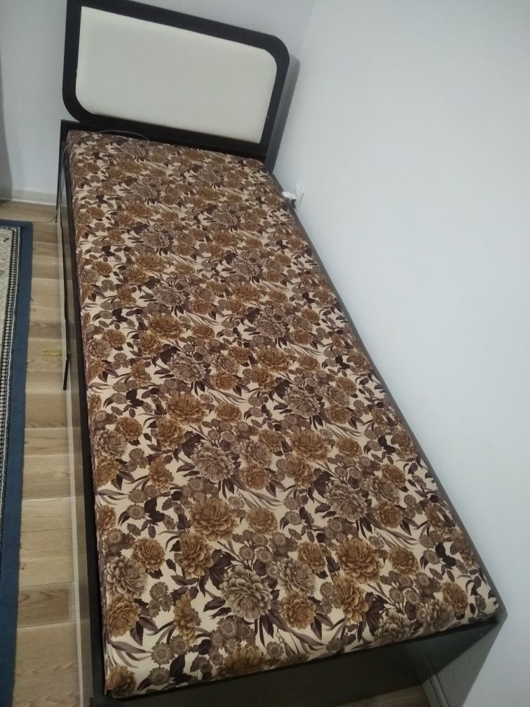 Односпалнаое кровать почти новый