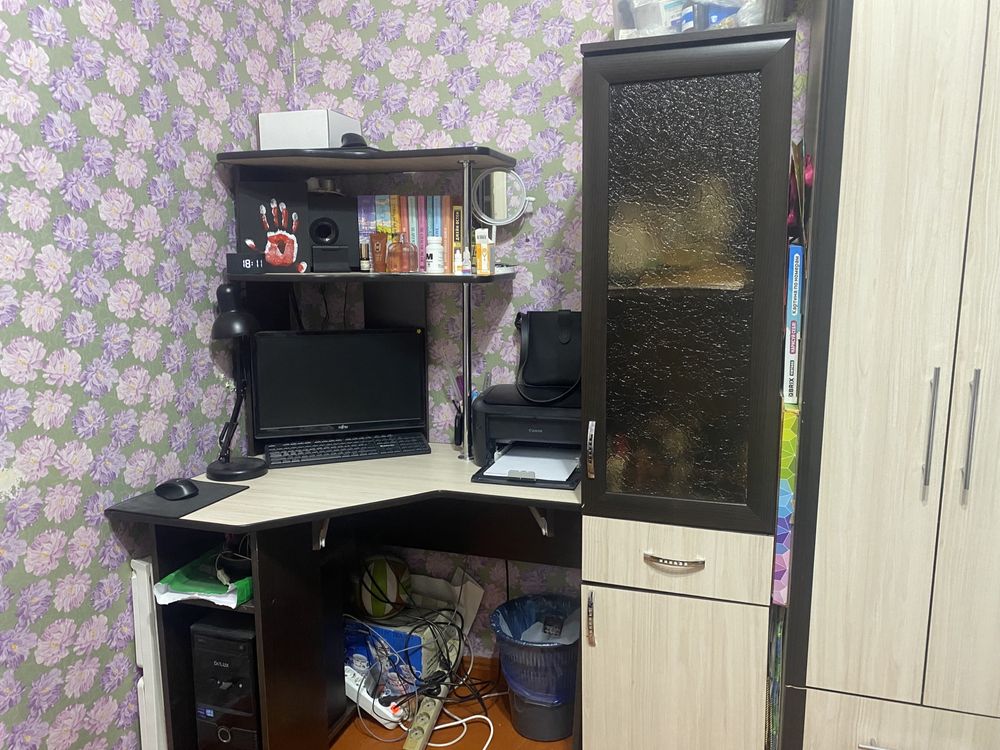 продам угловой компьютерный стол