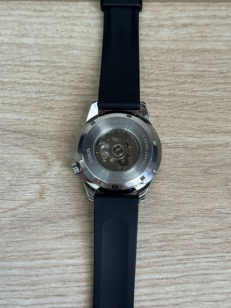Продам часы Lorus