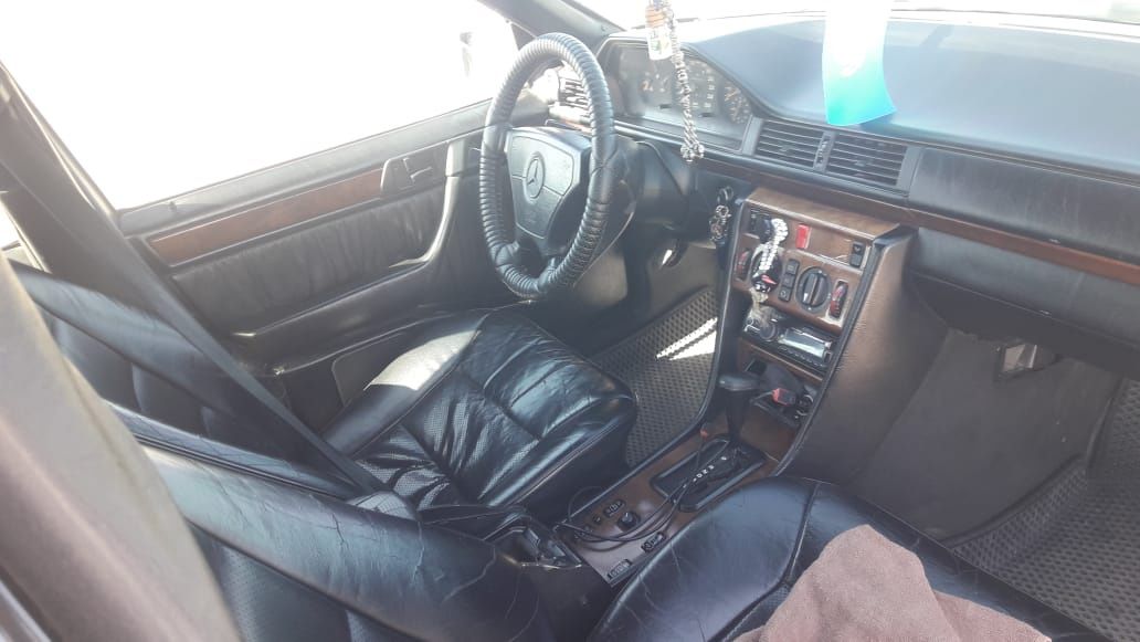 Машина мерседес 320