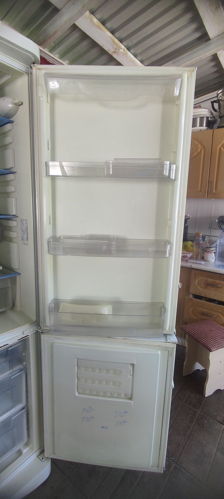 Холодильник Indesit