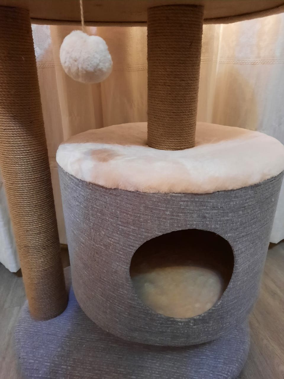 Продаются когтеточки с кошачьими домиками 25к и 45к. 2 размера