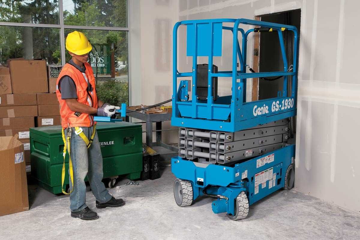 Аренда компактного электрического ножничного подъемника Genie GS1932