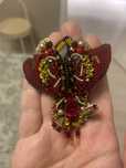 Брошь с камнями swarovsky ручной работы