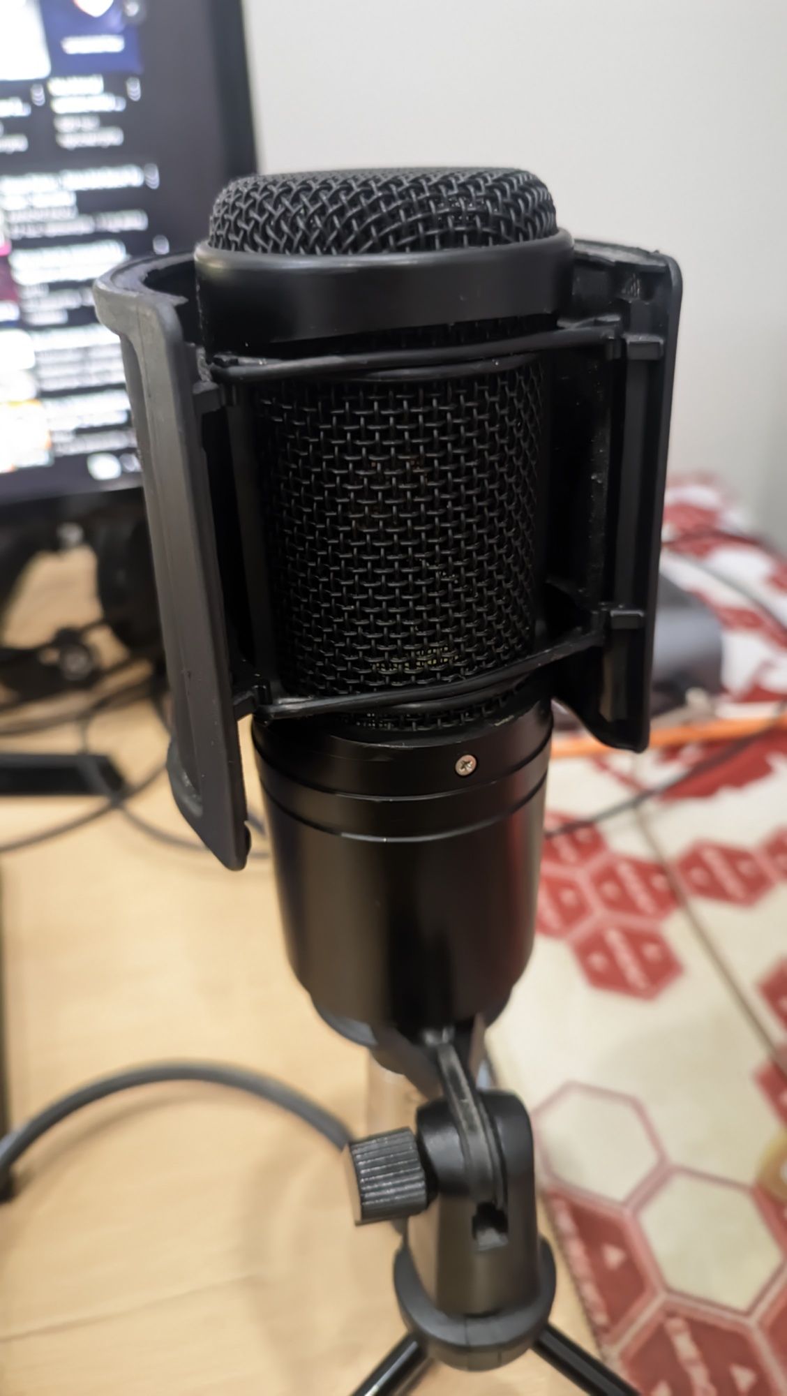Студийный микрофон audio technica AT2020