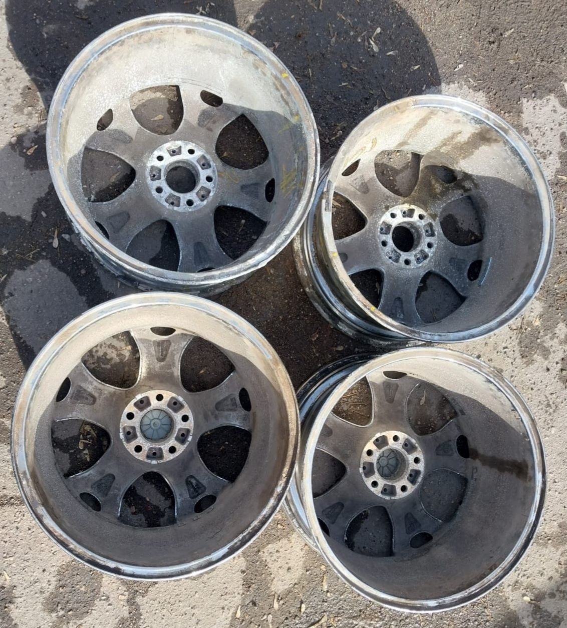 Диски Borbet R19 разноширокие. На BMW X5. Два вареные. Можно поштучно.