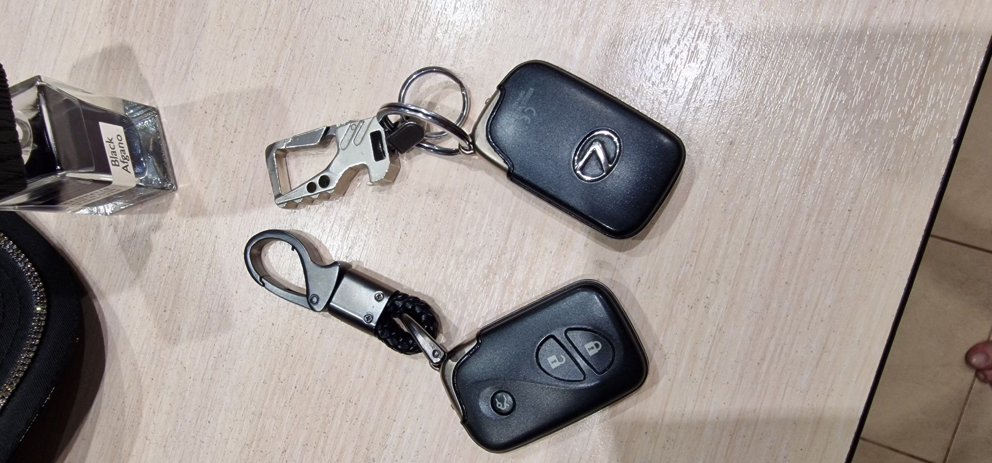 Продается Lexus ES 350 год выпуска 2011  с панорамной крышей