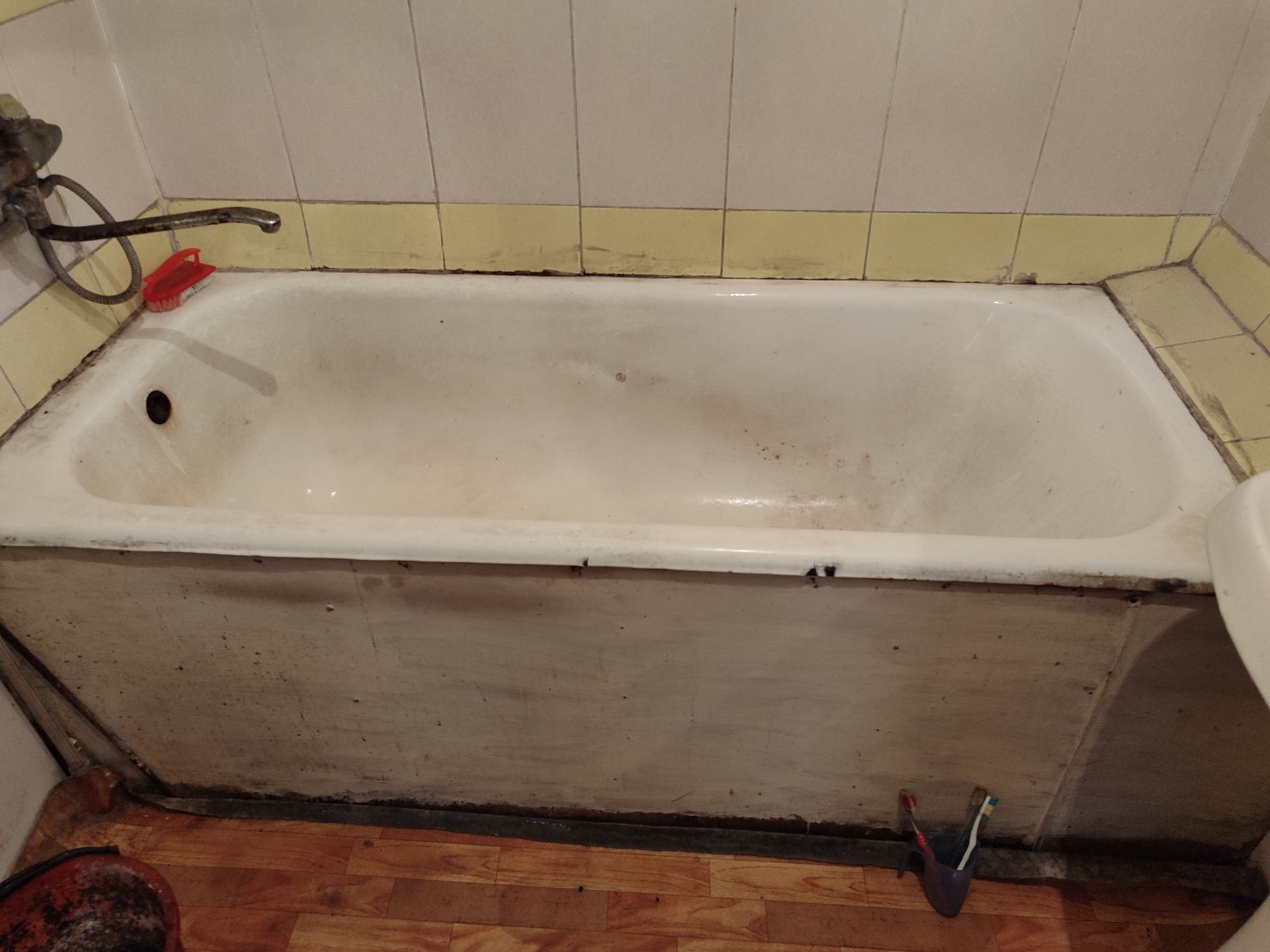 Продам чугунную ванну