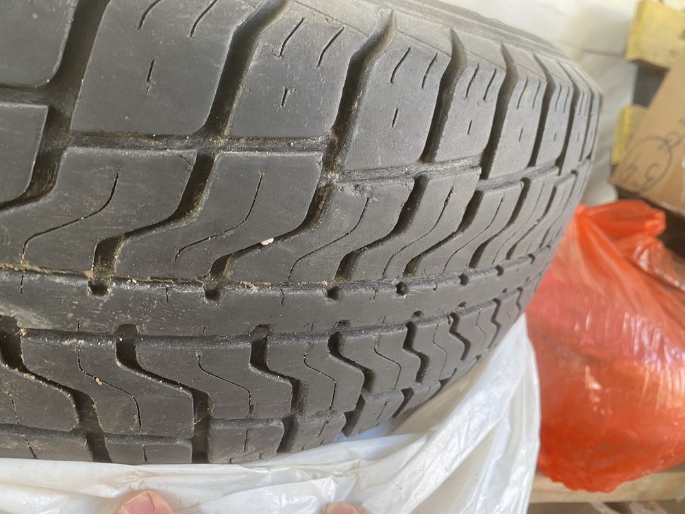 Продам комплект шин 215/70/r16