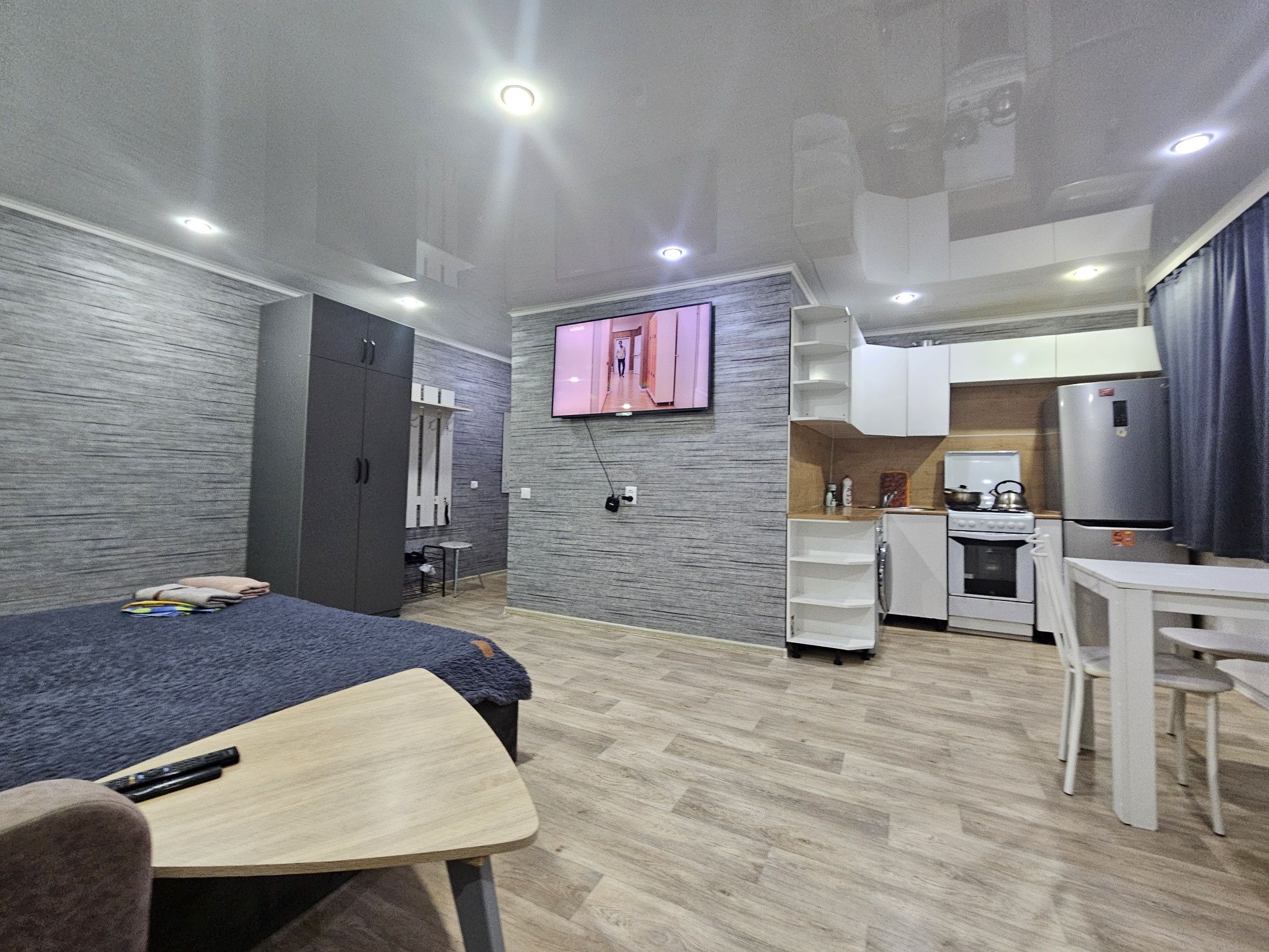 1-комнатнаяЛЮКС,ночь9000,ваннаJacuzzi,большой TV 140большая королев