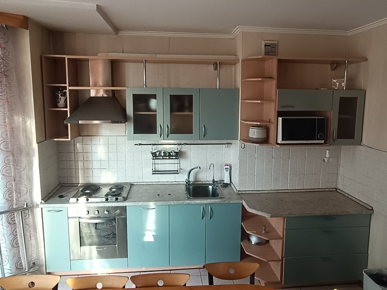 Кухня с барной стойкой