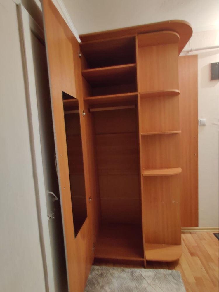 Продам шкаф вместительный