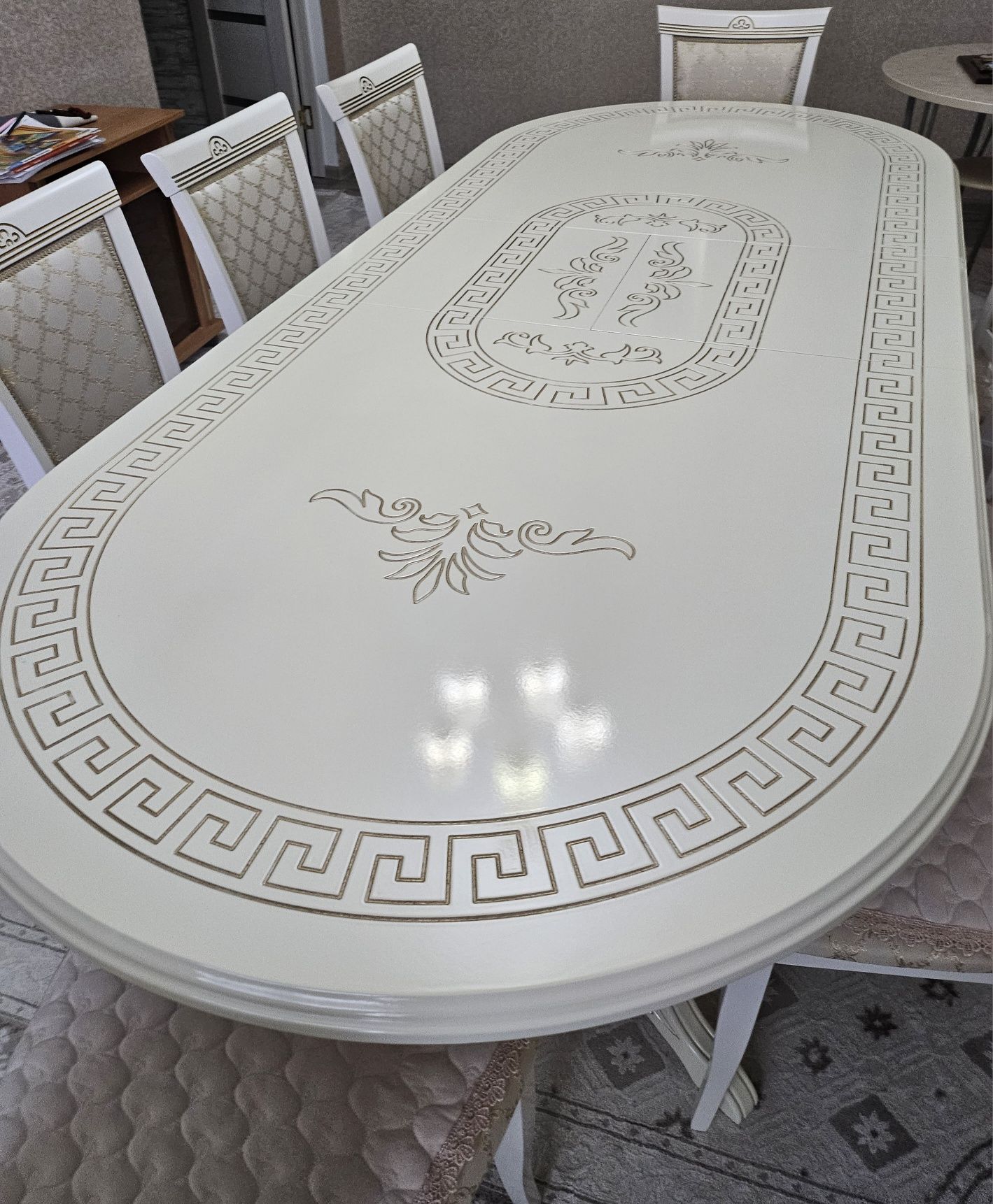 Стол с 8 стульями