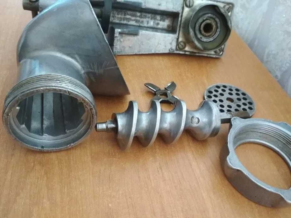 Срочно обменяю 2 мясорубки ручные СССР состояние хорошее
