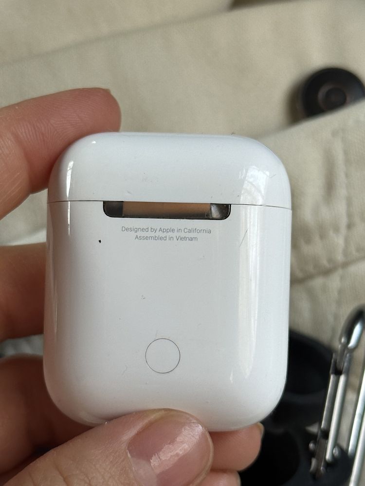 Продам airpods 2 в хорошем состоянии