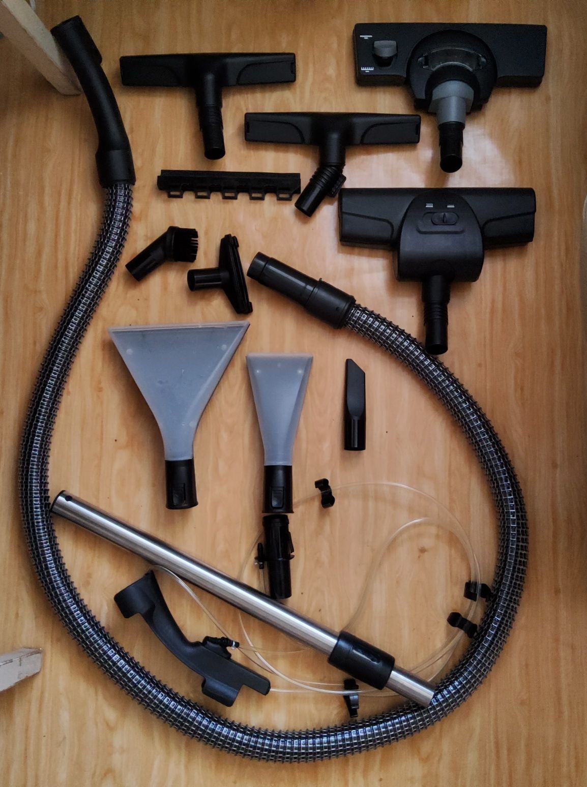 Пылесос Bosch BWD421PRO AquaWash & Clean, Serie 4.