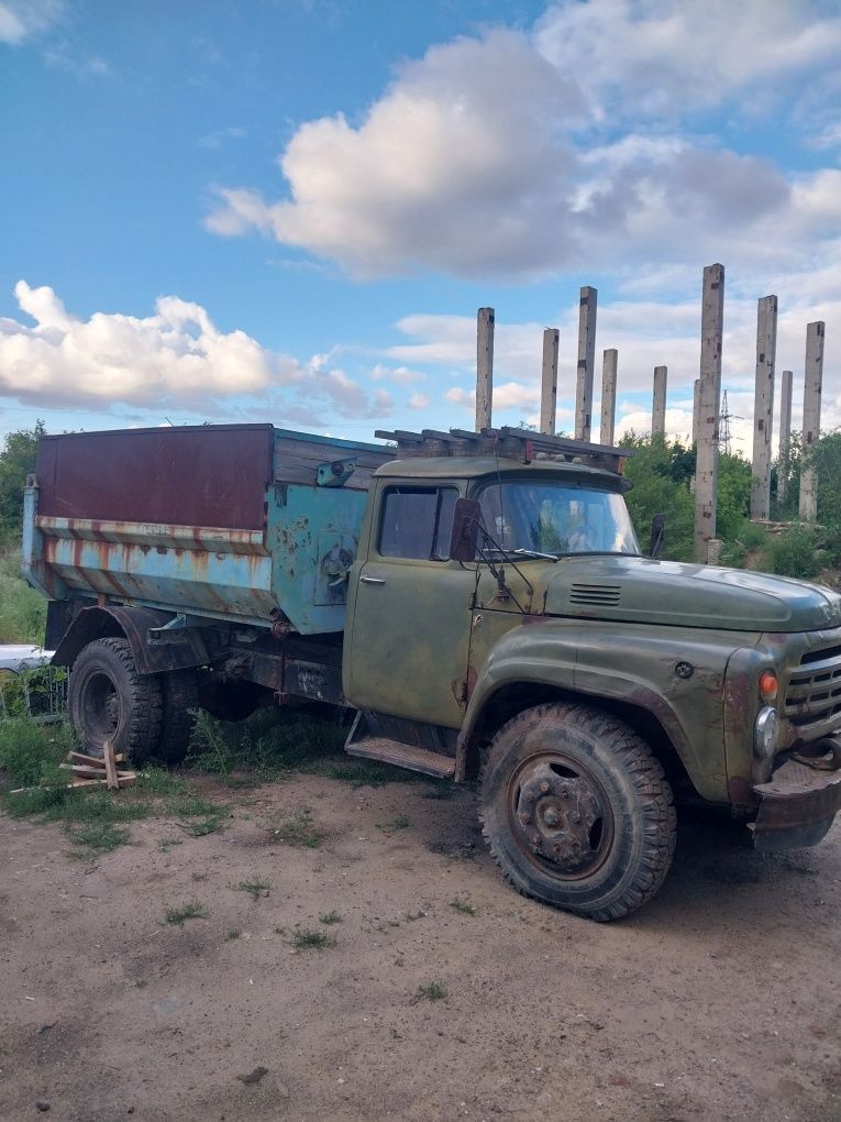Продам зил на ходу док нету