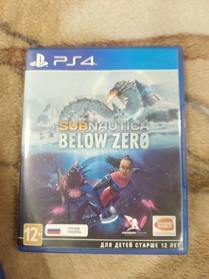 Playstation 4 1TB + 4 игры