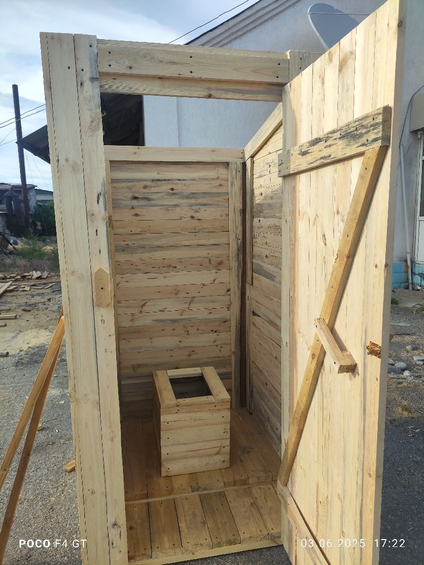 Продам уличные туалеты, душ и штакетники