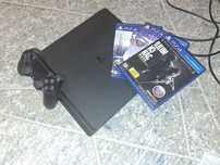 PlayStation 4 Slim + геймпад + 3 игры. Идеальное состояние