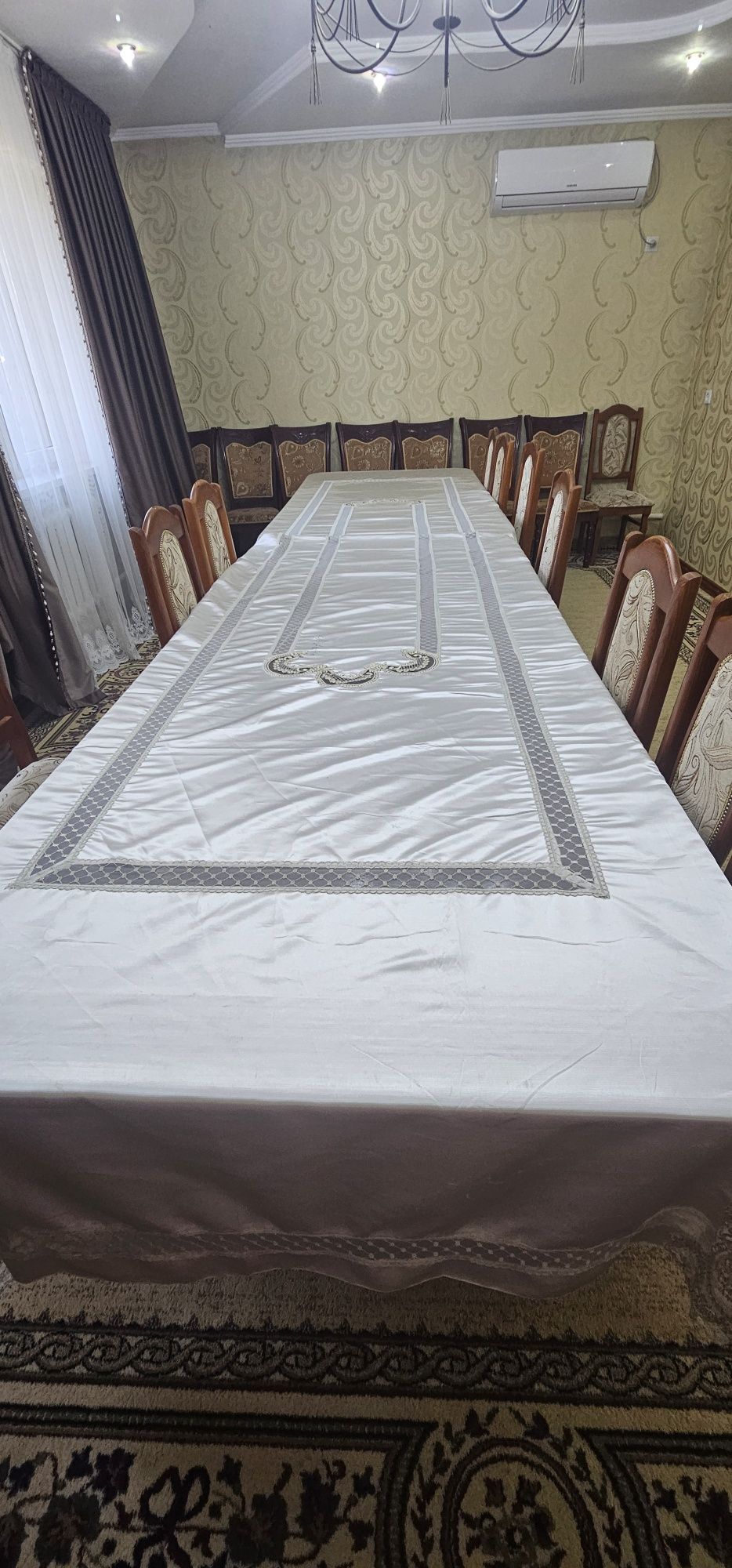 Стол стулья дерево