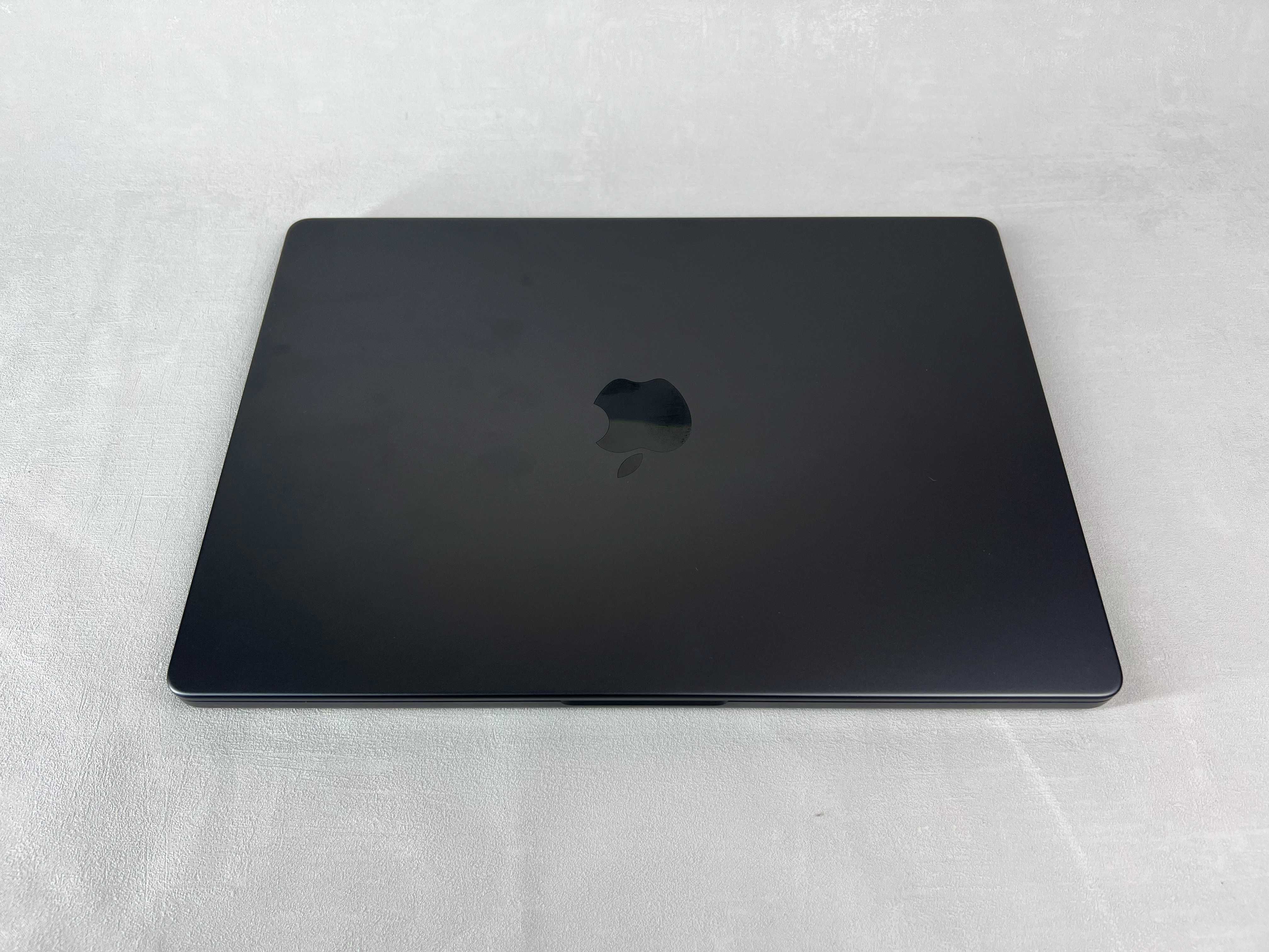Продам в идеале MacBook PRO M3 дисплей 14, аккум: 100%