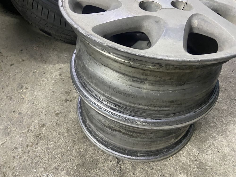 продам титанку цена договорная стоит в районе Айнабулак.