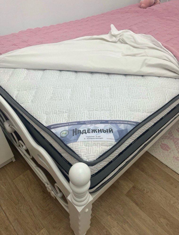 Продам кровать с матрасом в идеальном состоянии