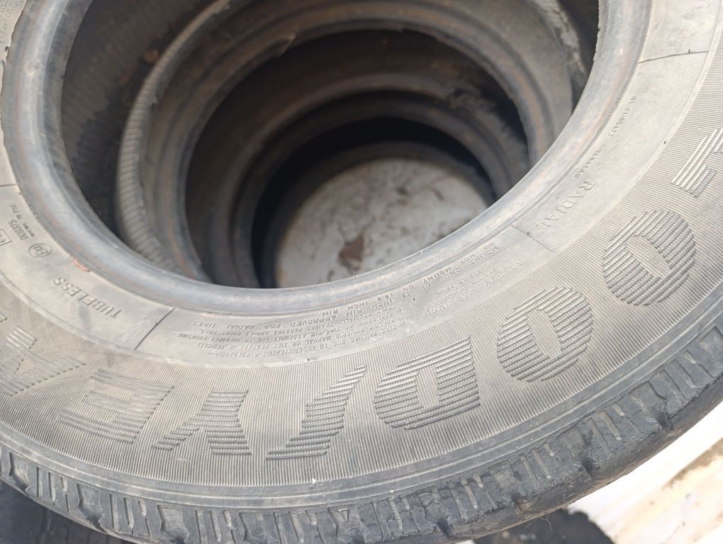 Продам шины 235 65 R16с грузовые , 3 шт, цена за 1 шт, торг