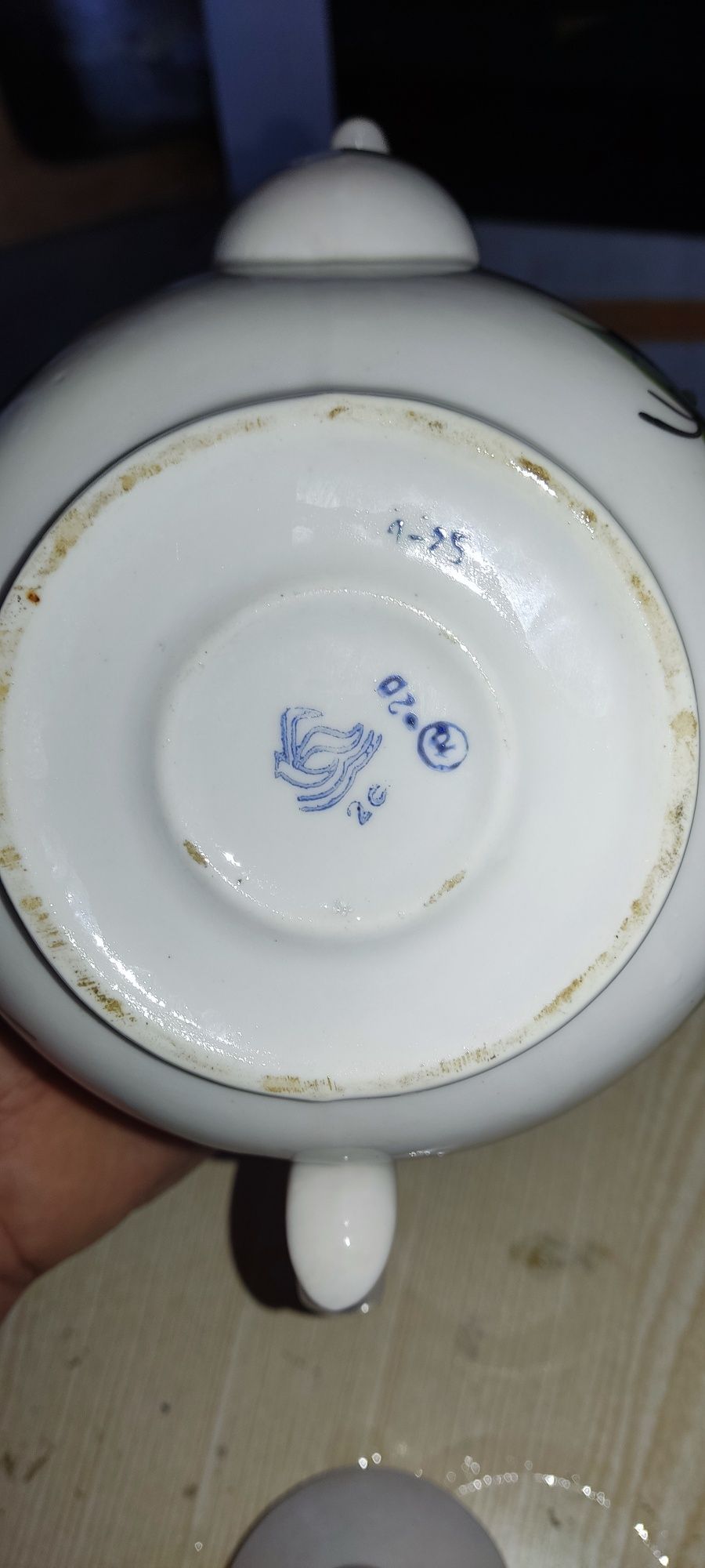 Продам чайник фарфоровый большой