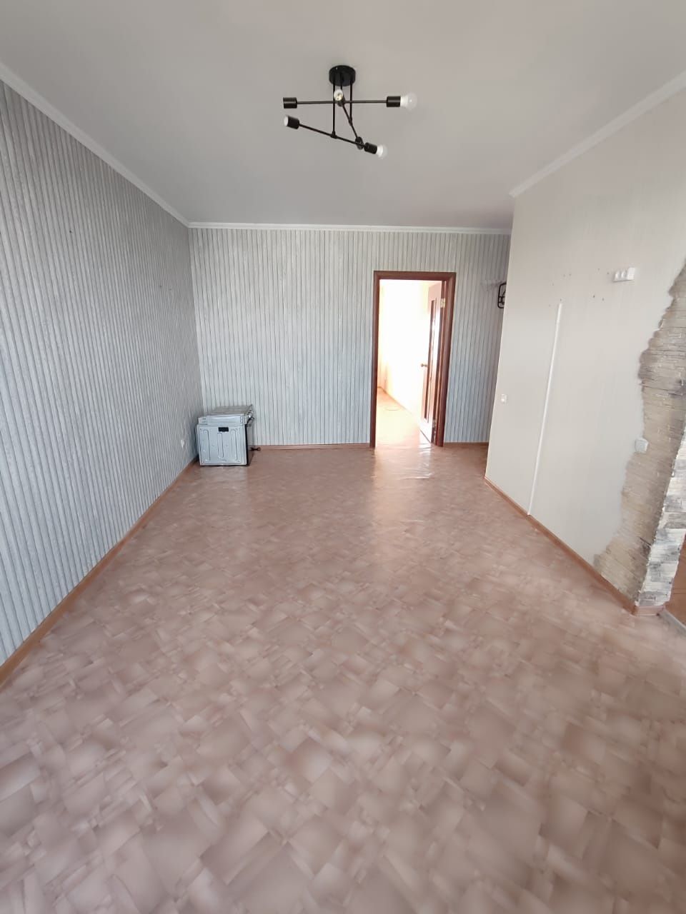 Продам 2 х комн . 5 -27,  5 этаж.