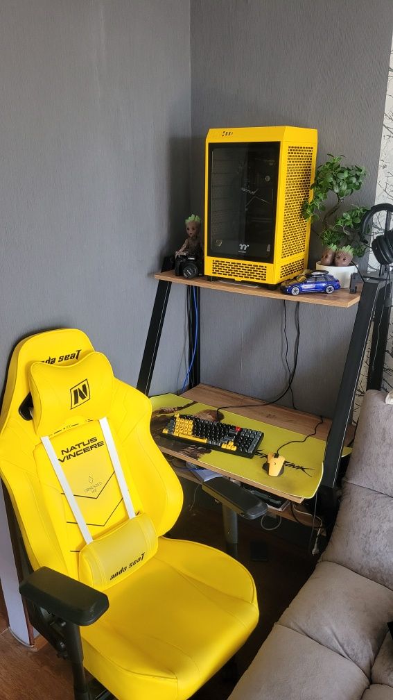 Продам игровое кресло