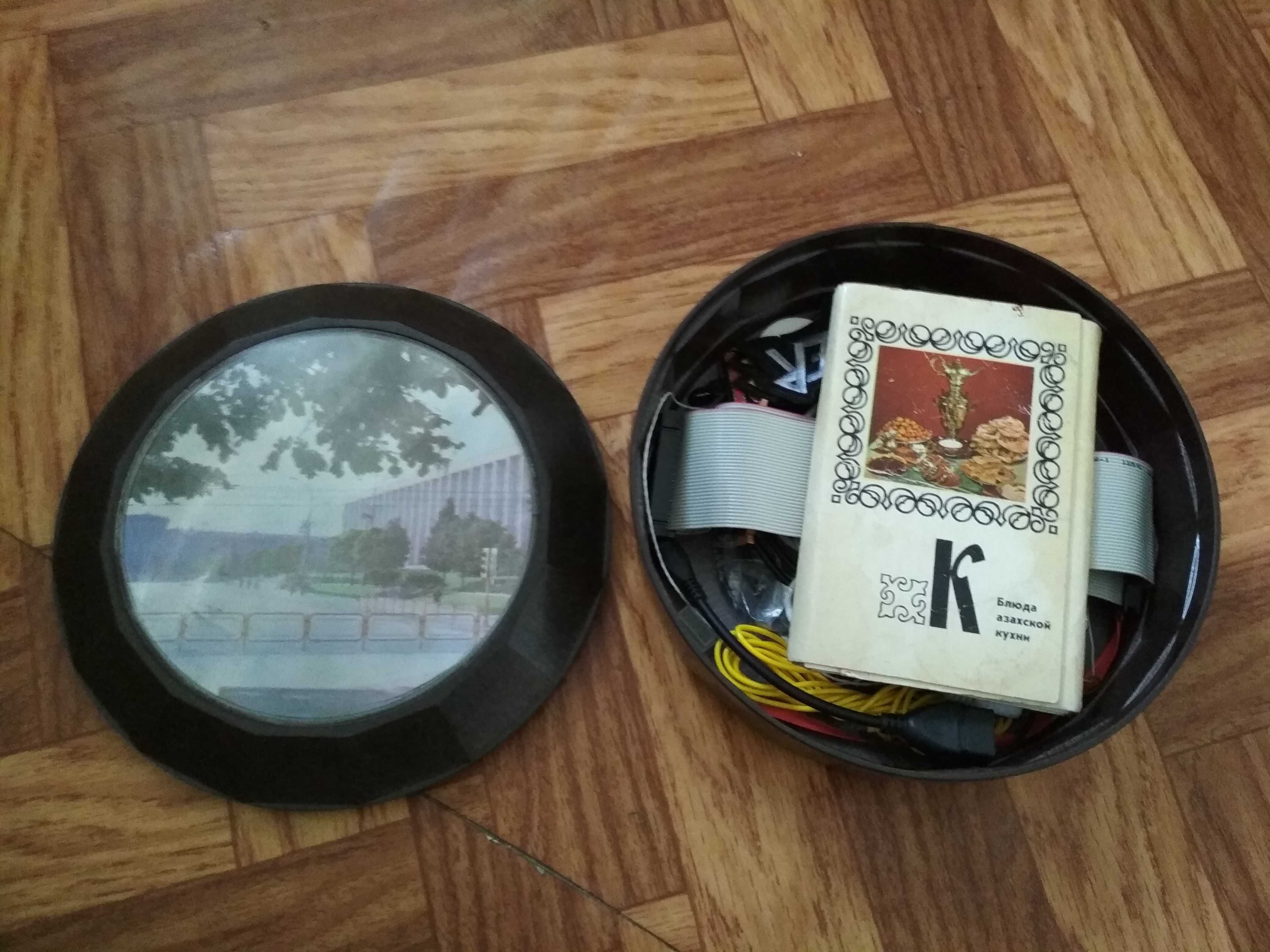 шкатулка пластмассовая круглая Советская СССР