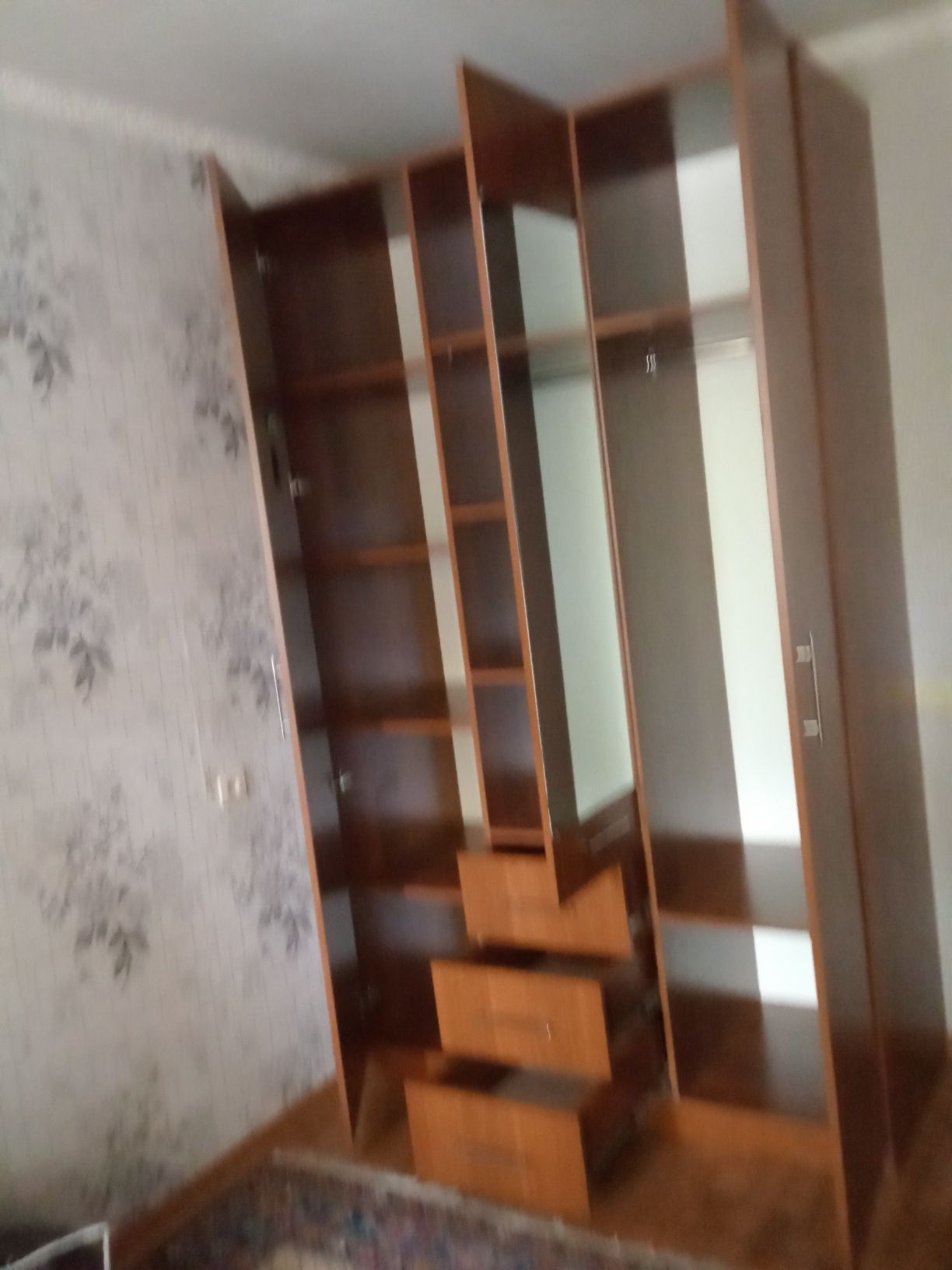 Продам шифоньер новый