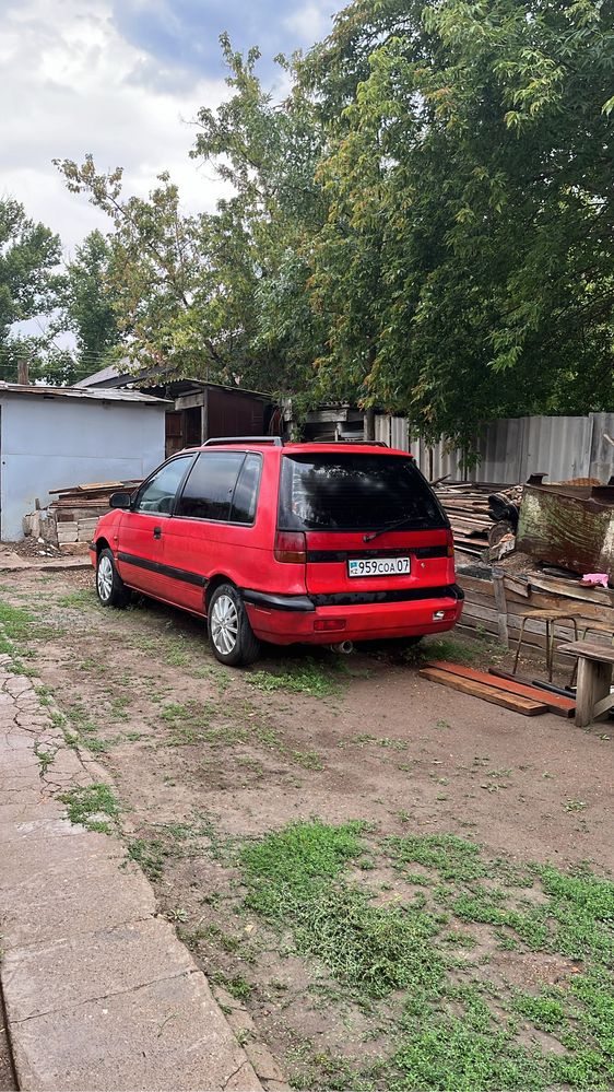 Mitsubishi Space Runner