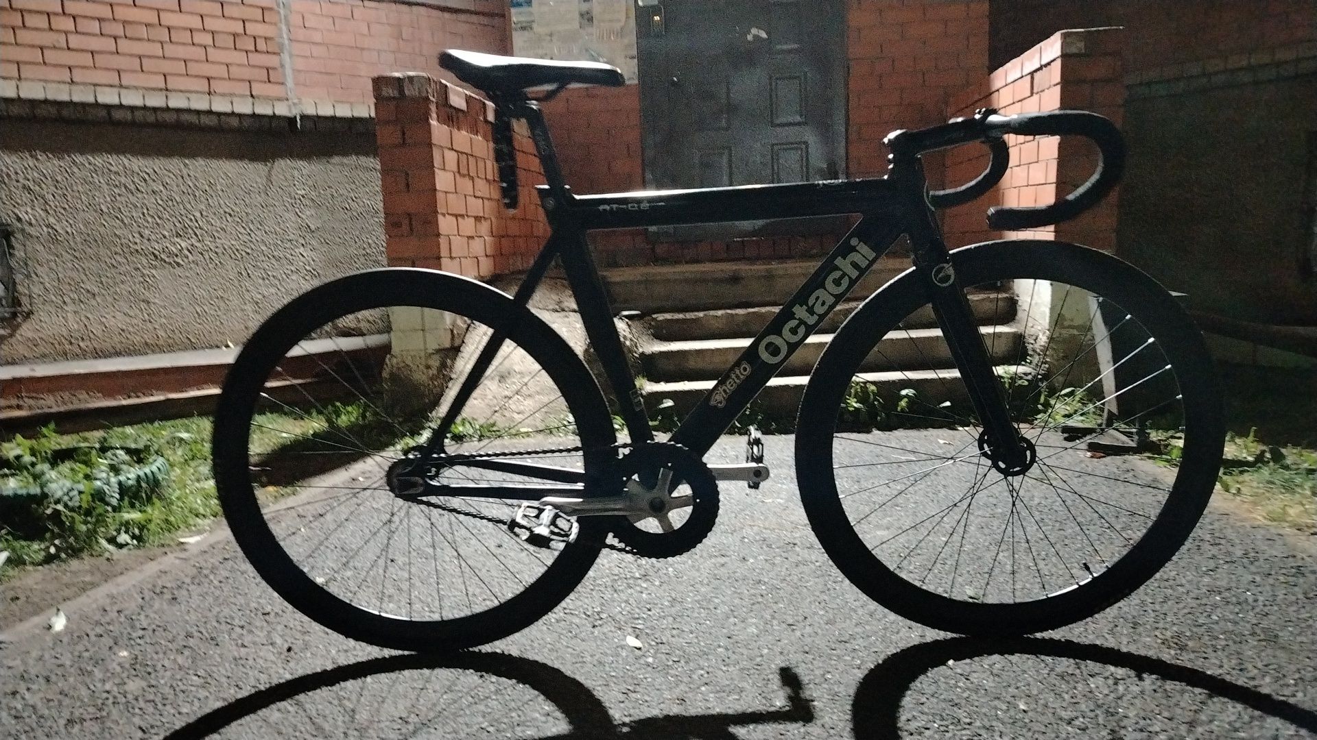 Fixed gear oktahi