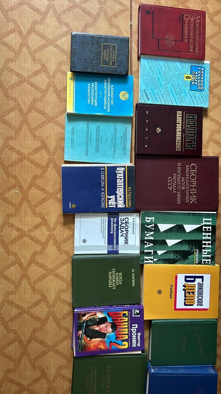 Продам книги очень в хорошем состоянии