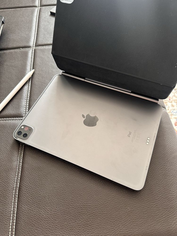 I pad pro (11 дюймовый 3 поколение) + ручка + клавиатура с трекпадом