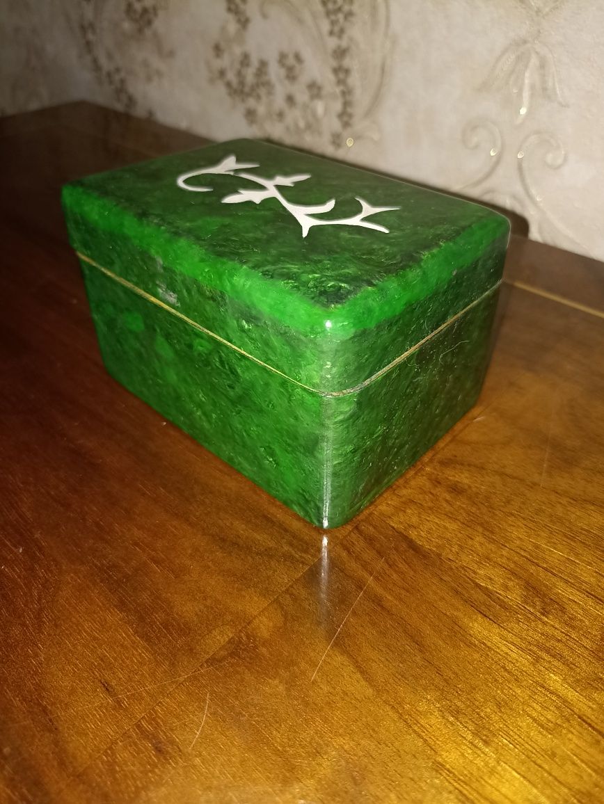 Продам шкатулку .