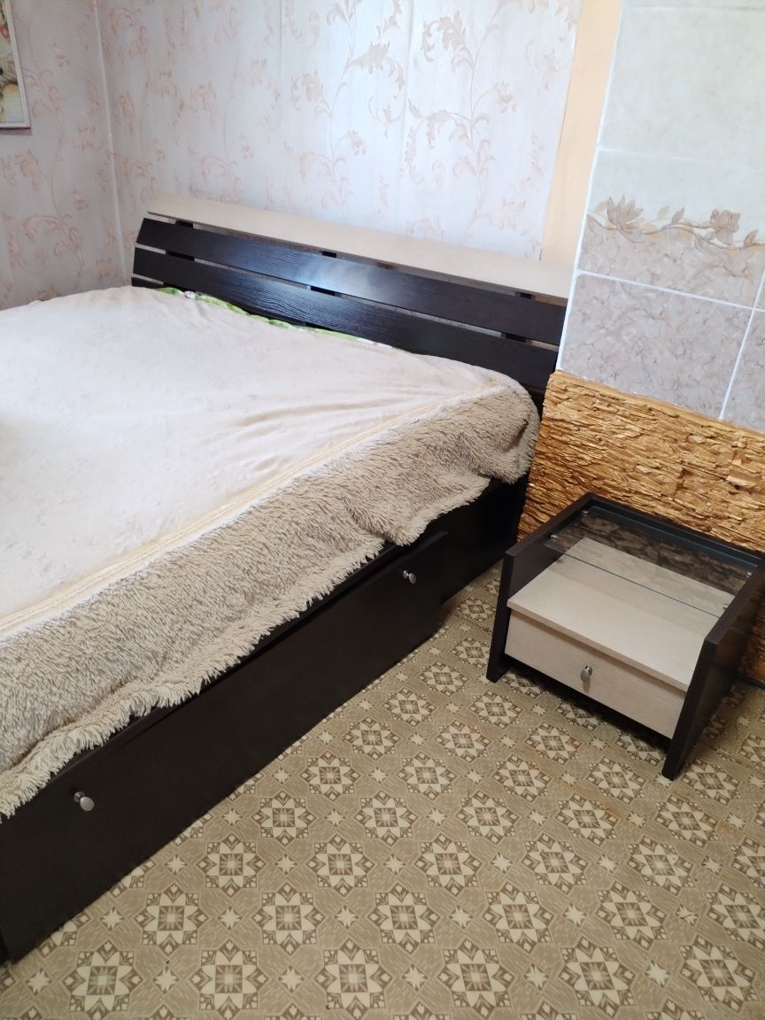 Продаю Спальный гарнитур.